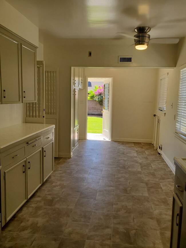 Building Photo - Spacious 3-Bedroom, 1.5-Bath Home in Prime...