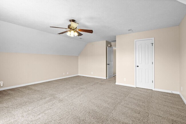 Building Photo - Pet Friendly Three Bedroom with Bonus!