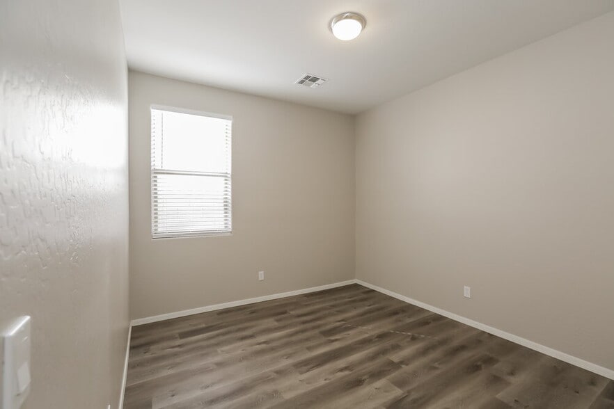 Building Photo - 6927 S 37th Glen