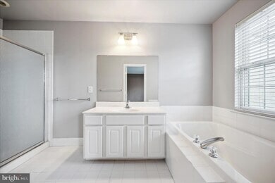 Building Photo - 434 W 5th Ave