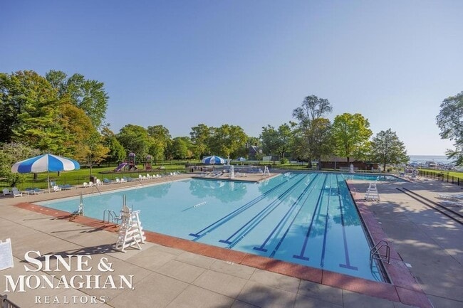 Building Photo - 744 Trombley Rd