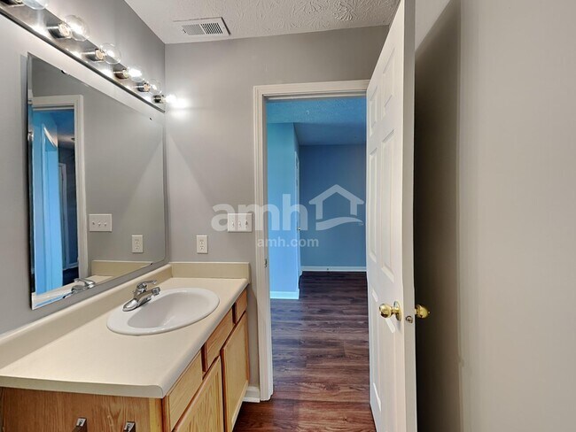 Building Photo - 16765 Yeoman Way