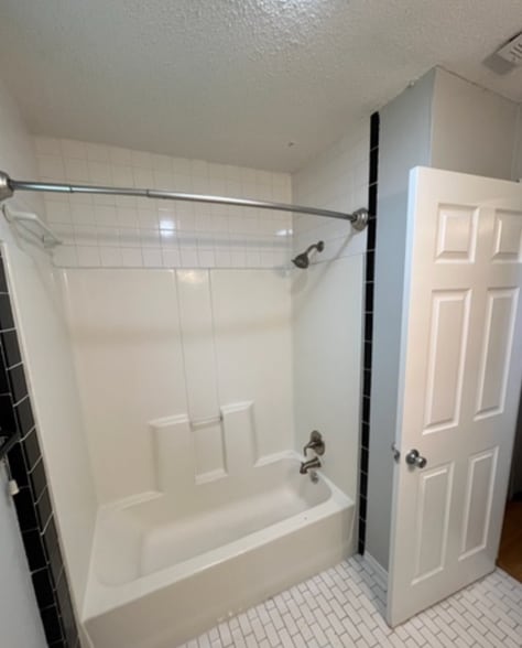 Building Photo - 1904 E 10th St