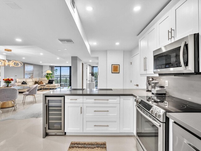 Building Photo - 3440 S Ocean Blvd
