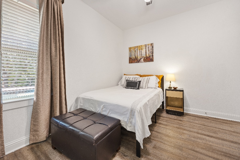 Building Photo - 600 Barnes St