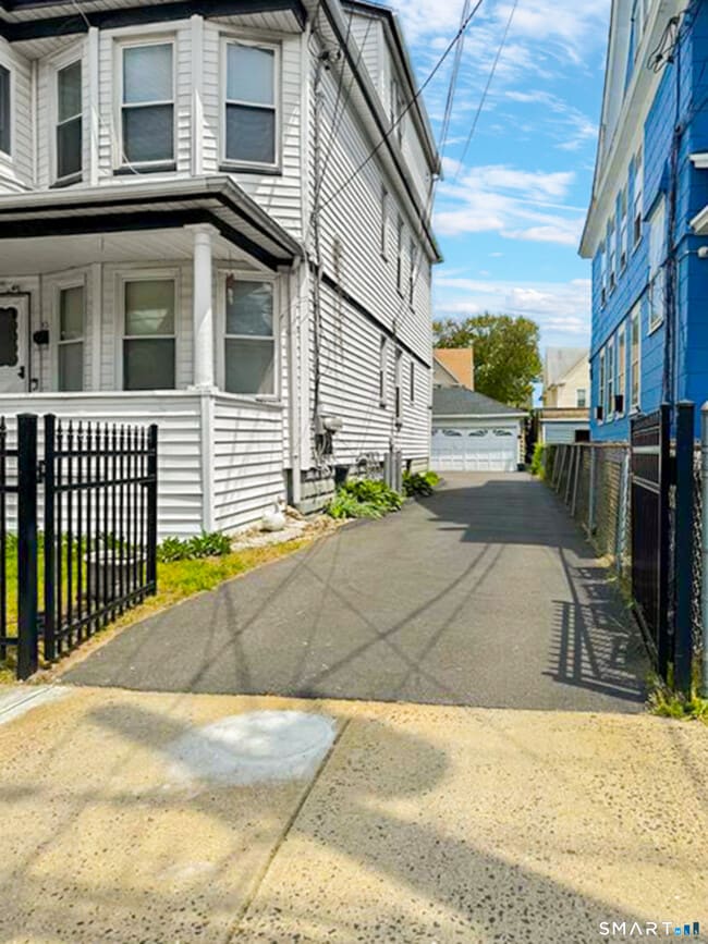 Building Photo - 532 Carroll Ave