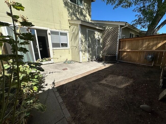 Building Photo - 845 Ridgewood Dr