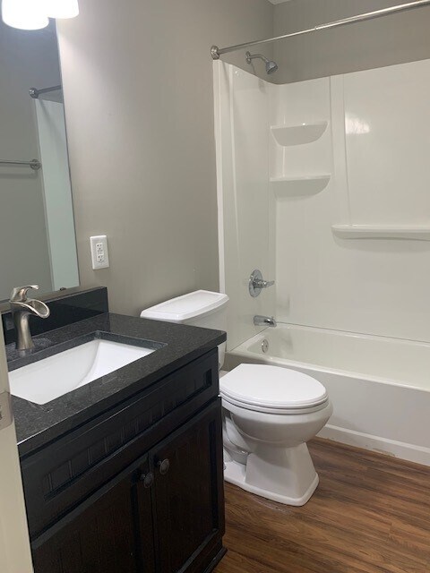 Building Photo - 641 W 44th St