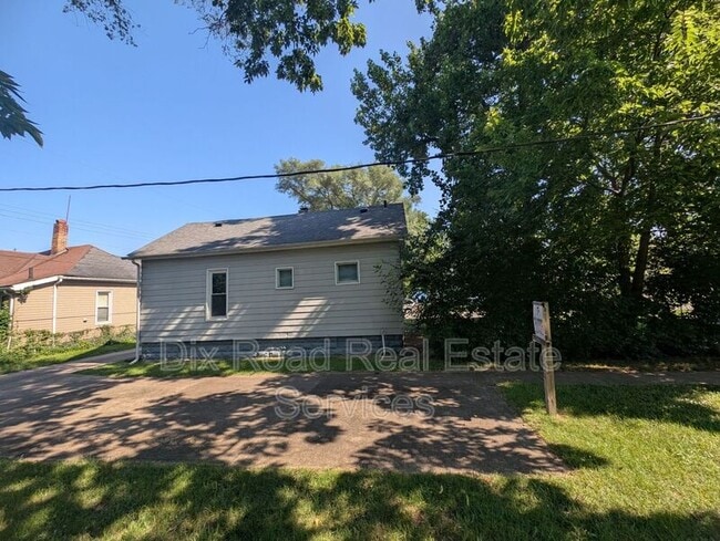 Building Photo - 1406 Calumet Ave
