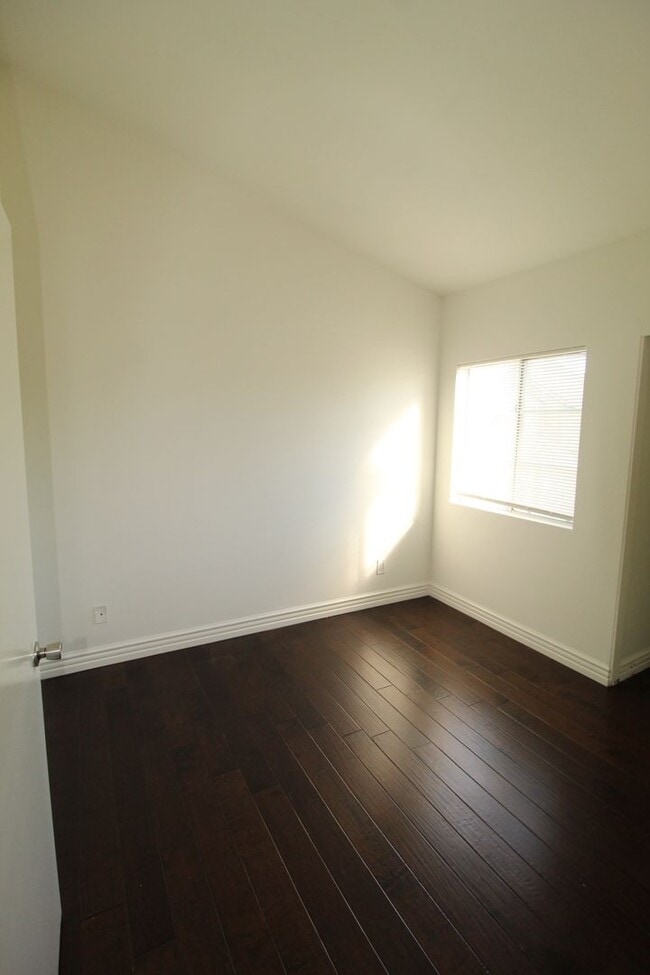 Building Photo - Cape Weston Condo with Great Layout!