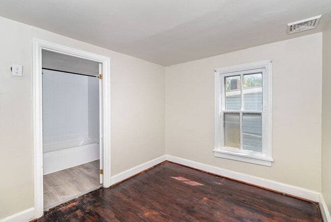 Building Photo - 2 bedroom home in Carlisle!