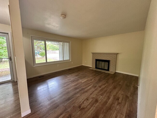 Building Photo - 2935 NW Satinwood St