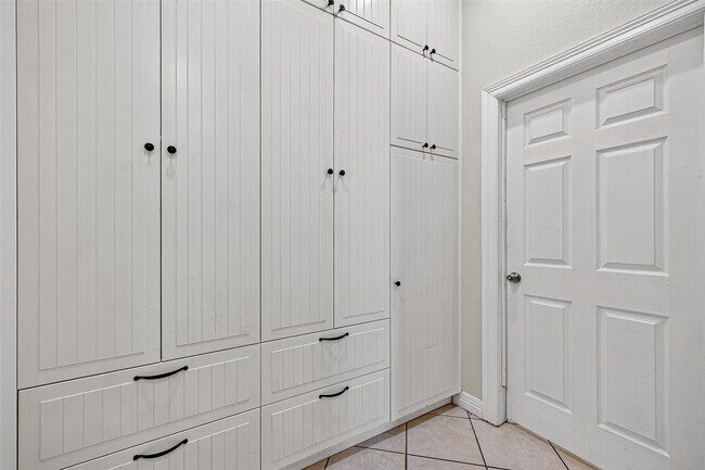 Building Photo - 13819 Lakeview Meadow Dr