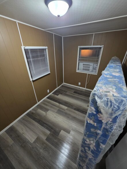 Building Photo - 905 W 37th Ave