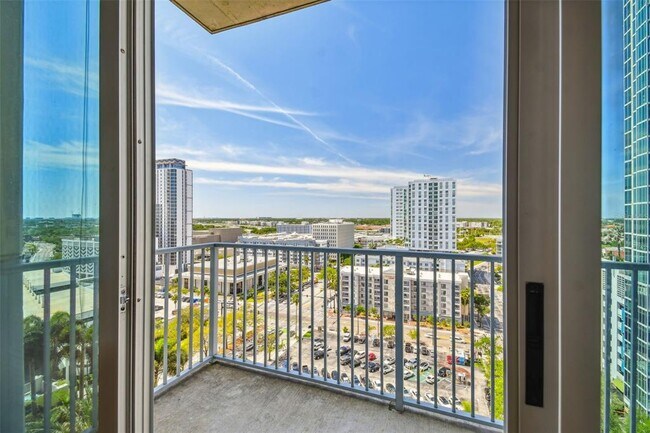 Building Photo - 777 N Ashley Dr