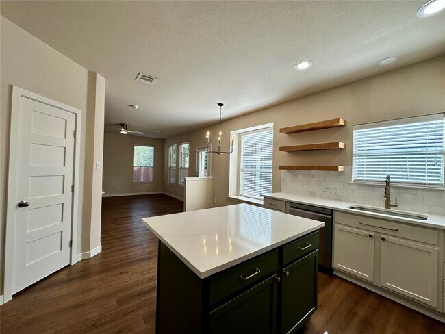 Building Photo - 10501 Wylie Dr