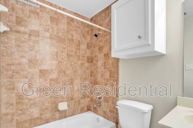 Building Photo - 919 E 36th St