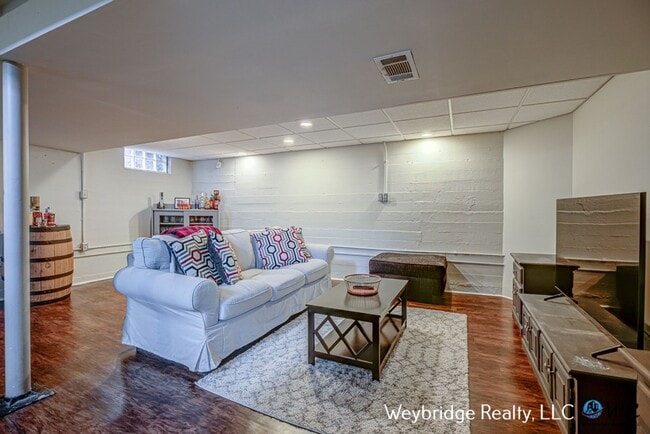 Building Photo - Beautiful 3BD 2.5 Bath w/ Finished Basement in White Oak/Monfort Heights