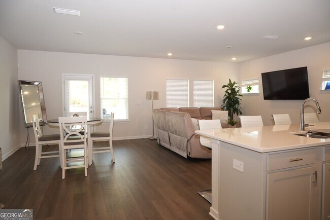 Building Photo - 733 Gabby Pt