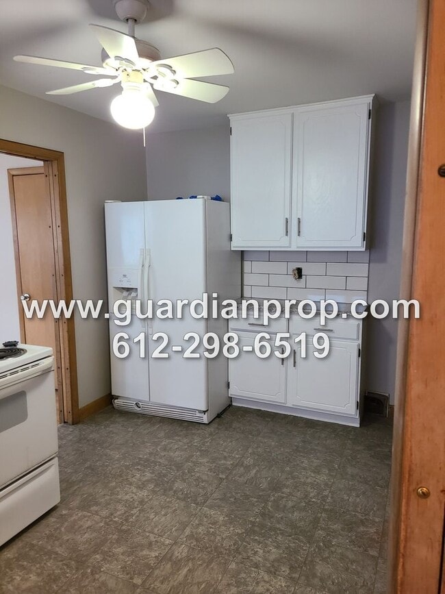 Building Photo - Updated House Near Hamline Available Septe...