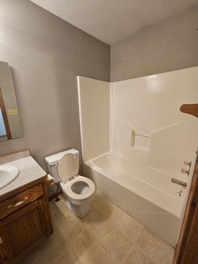 Building Photo - 520 E Park St