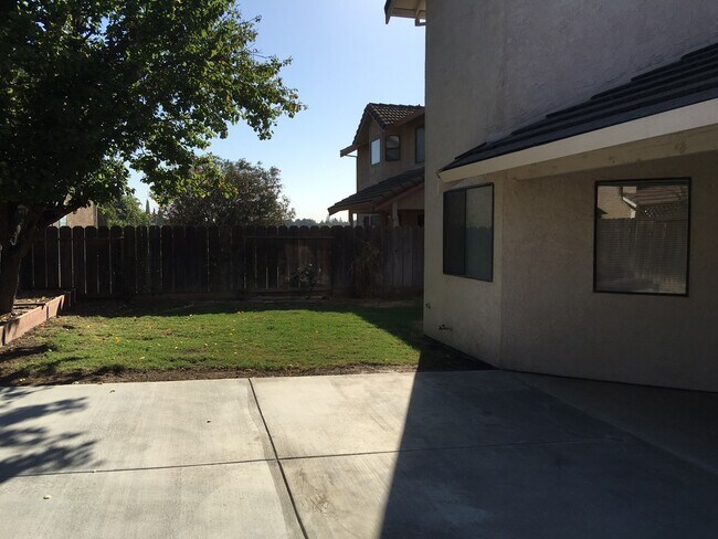 Building Photo - Large two story near the mall!