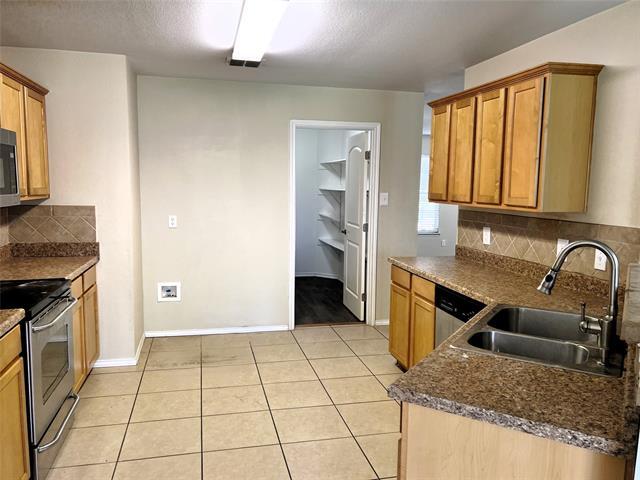 Building Photo - 8813 Chisholm Trail