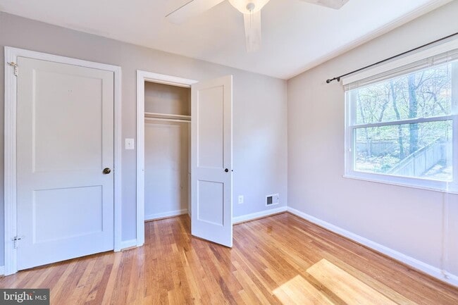 Building Photo - 2319 Riverview Terrace