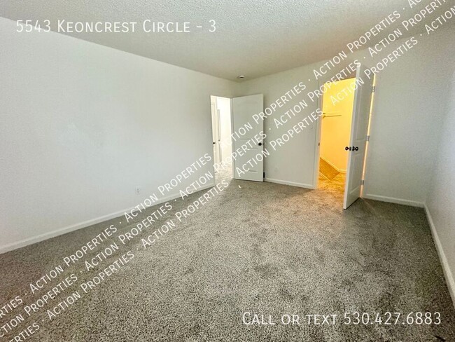 Building Photo - Adorable Townhome 2-bedroom 1 full bath wi...