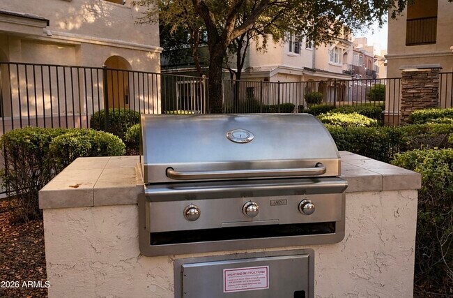 Building Photo - 10757 N 74th St