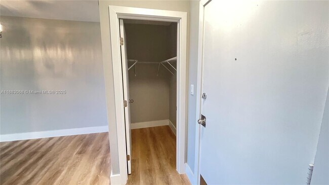 Building Photo - 200 S Birch Rd