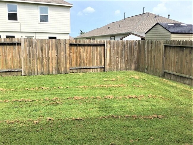 Building Photo - 16843 Blackberry Lily Ln