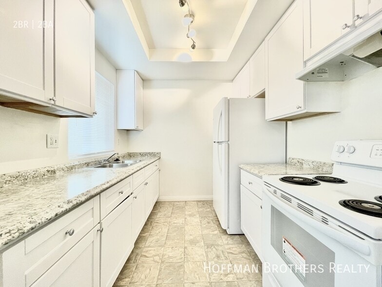 Building Photo - 2219 Ruhland Ave