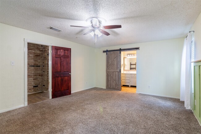Building Photo - 4015 Postwood Dr
