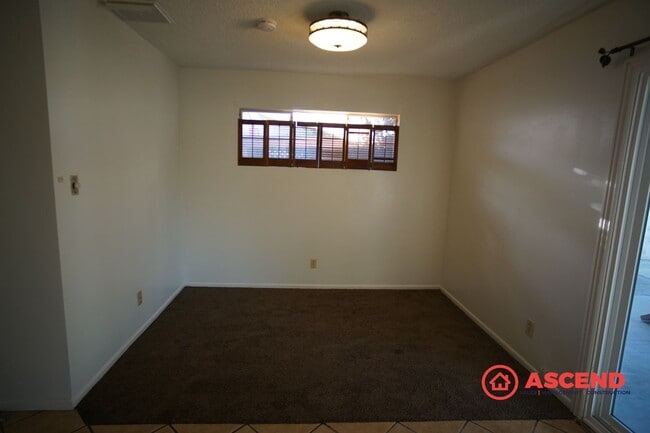 Building Photo - Stunning Home in Northeast Bakersfield!