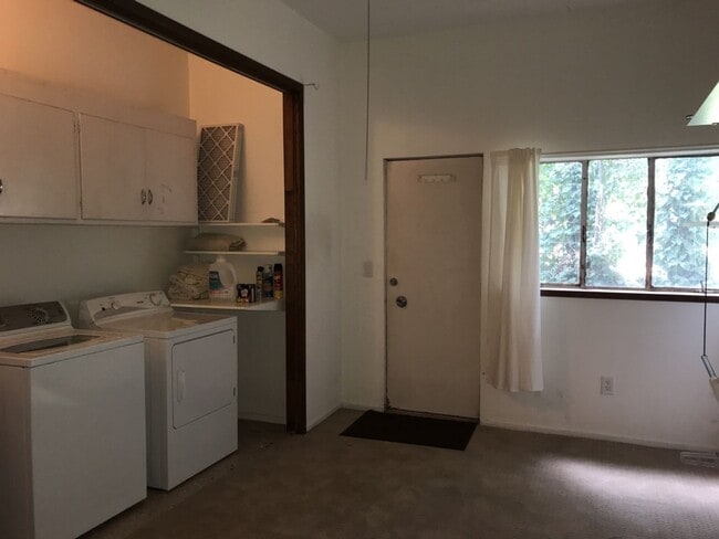 Building Photo - 648 K St