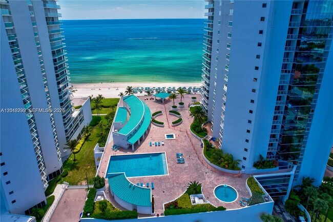 Building Photo - 16425 Collins Ave