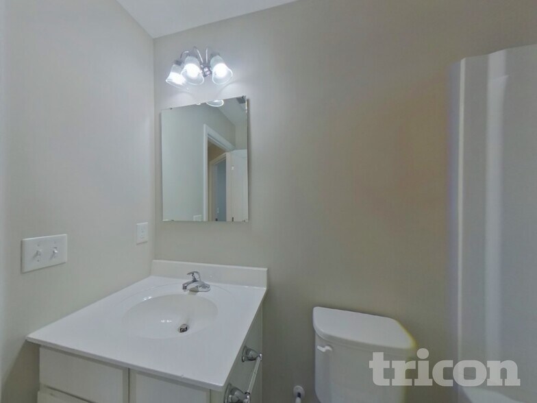 Building Photo - 137 Portchester Ln