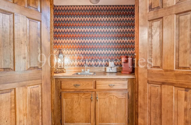 Building Photo - 5981 Diplomat Pl