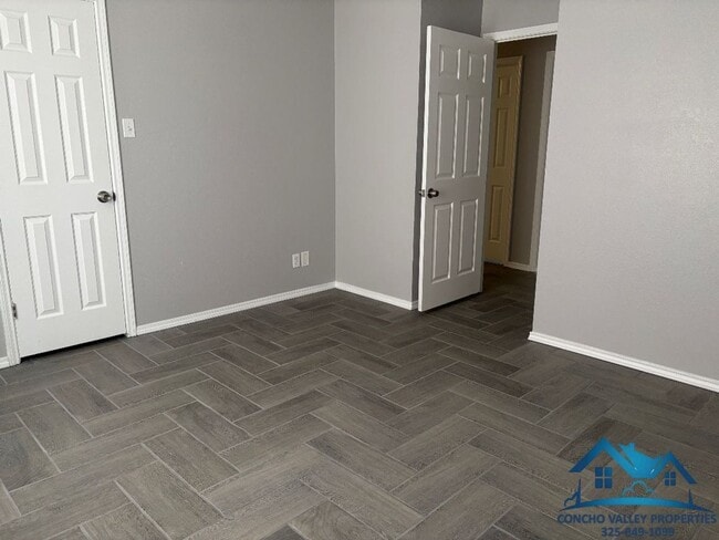 Building Photo - For Rent - 3 Bed/ 2 Bath in the Bluffs