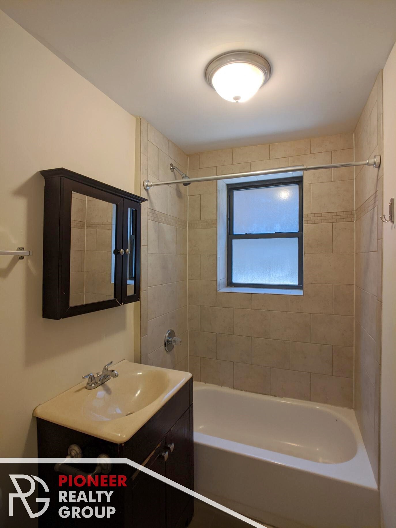 Building Photo - 3721 N Pine Grove Ave