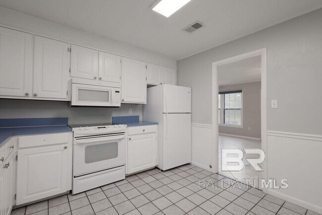 Building Photo - 409 W Canal Dr