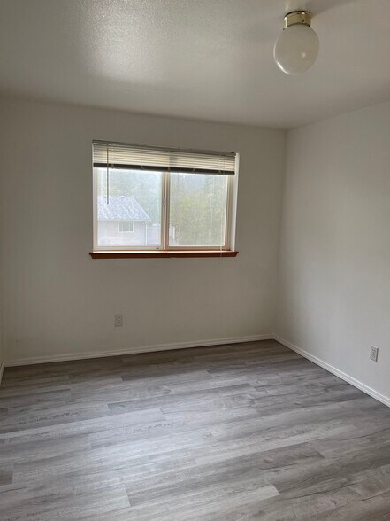 Building Photo - 242 Bower Ln