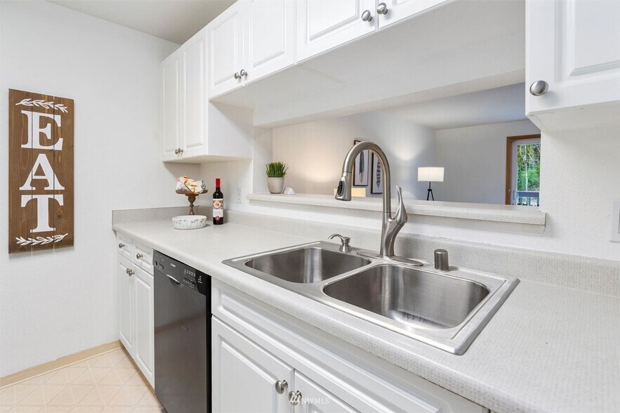 Building Photo - 23335 Cedar Way