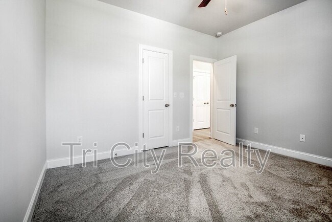 Building Photo - 602 Skye Ct