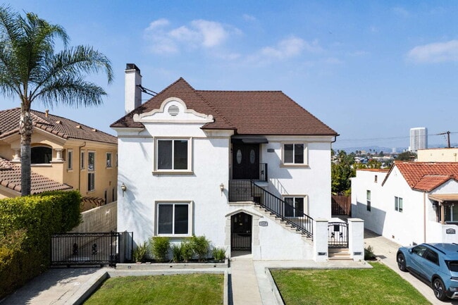 Primary Photo - Stylishly Renovated Retro Duplex in the He...