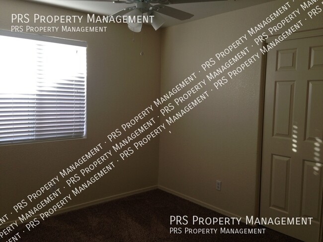 Building Photo - 818 W Silver Creek Rd