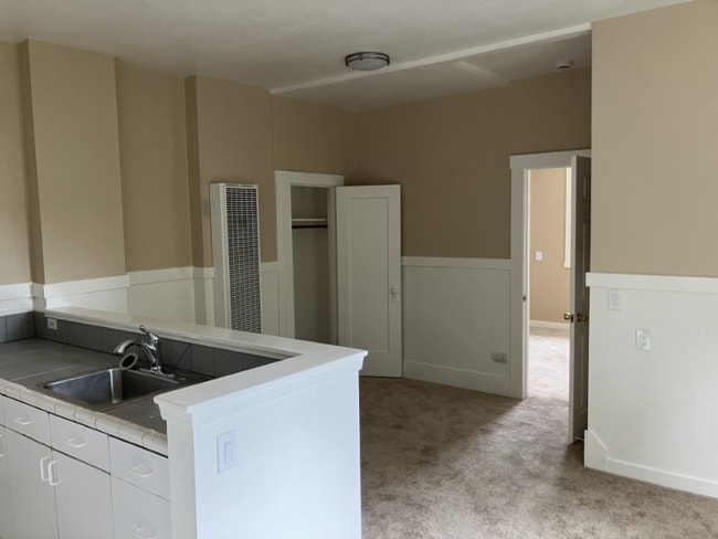 Building Photo - 1526 Everett St