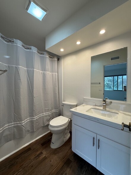 Building Photo - 6917 Pear Tree Dr