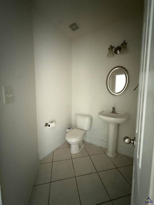 Building Photo - 136 Roseine Dr